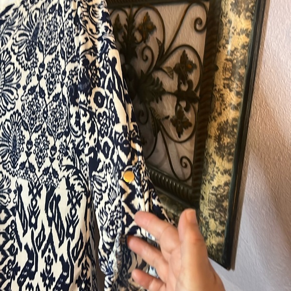 EUC White Birch Top- so cute blue/ white abstract floral print Sz S - Picture 4 of 9